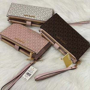 ✨✨UPDATED ON HAND MICHAEL KORS WALLETS✨✨